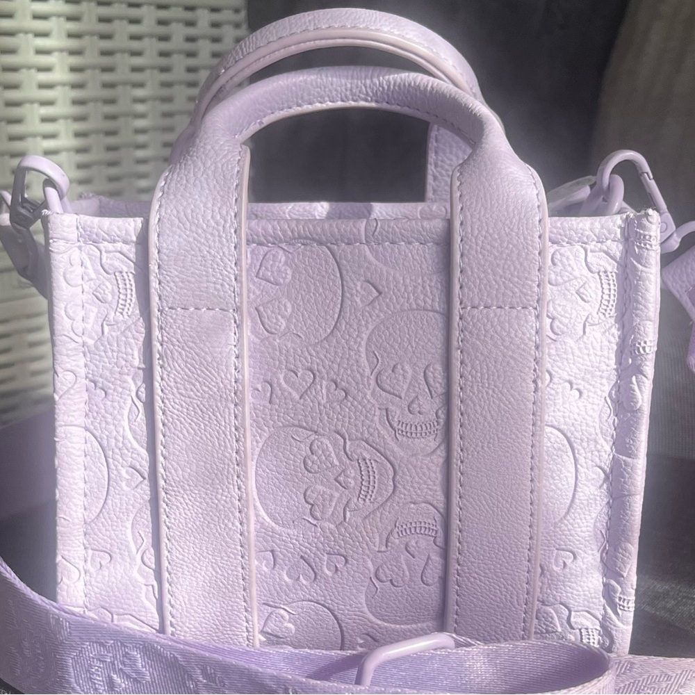 NWT BETSEY JOHNSON LAVENDER BAG! SKULLS  & METAL 💜 EMBOSSED! SO ADORABLE! - Picture 5 of 7